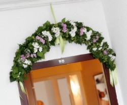 Cvetna dekoracija za vrata 1