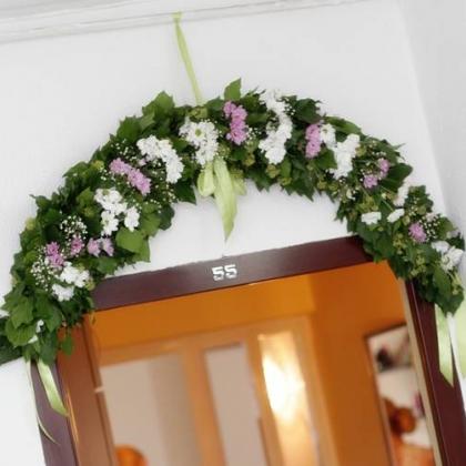 Cvetna dekoracija za vrata